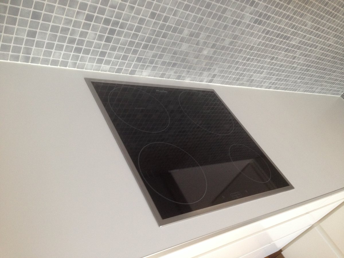 Blank platetopp etter grundig rengjøring